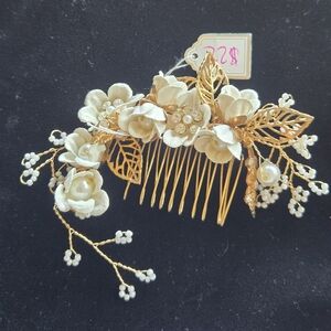 Elegant Floral Hair Comb with Gold Accents